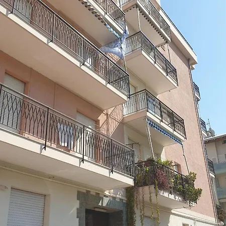 Sul Mare Famiglie Ed Amici Fino 10 Posti Διαμέρισμα Αλμπένγκα